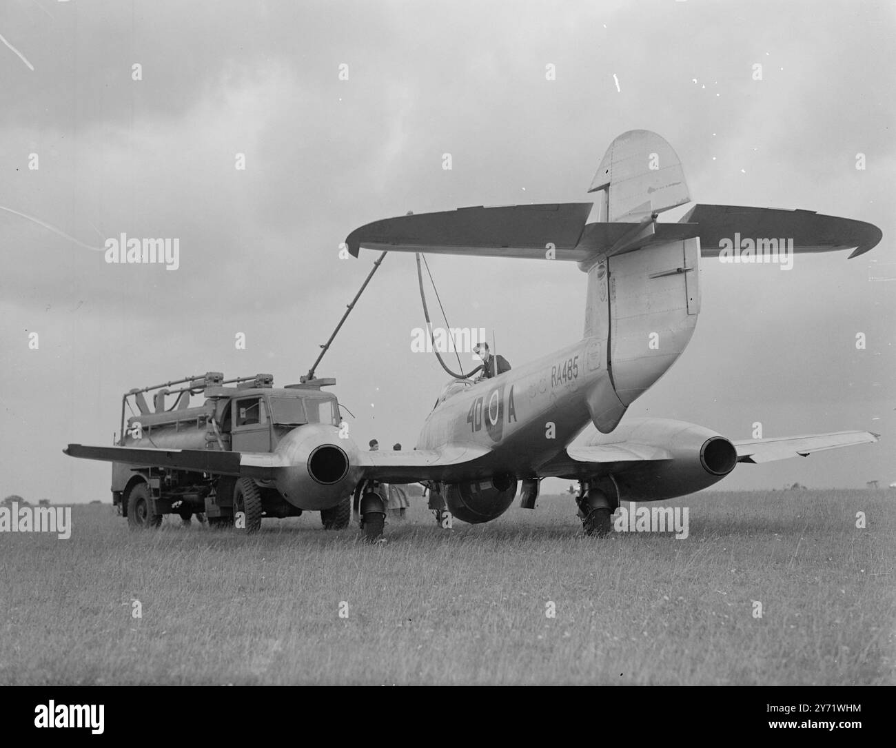 Inizia la "guerra" di tre giorni. Per tre giorni la difesa britannica contro gli attacchi aerei sarà sottoposta a un test che non ha mai avuto prima. Le unità del Bomber Command e del Fighter Command saranno in azione in questo più grande esercizio di finta guerra dopo la guerra. Comprende tutti i comandi operativi della RAF, comprese le unità della Royal Auxiliary Air Force, così come gli squadroni di bombardieri americani già di stanza nel Regno Unito. Le forze d'attacco note come "Southland" sono sotto il comando del maresciallo dell'aria A B Ellwood, del comando bombardiere AOC - in - C, e le forze avversarie - "Northland" è comandato dal maresciallo dell'aria Sir Wi Foto Stock