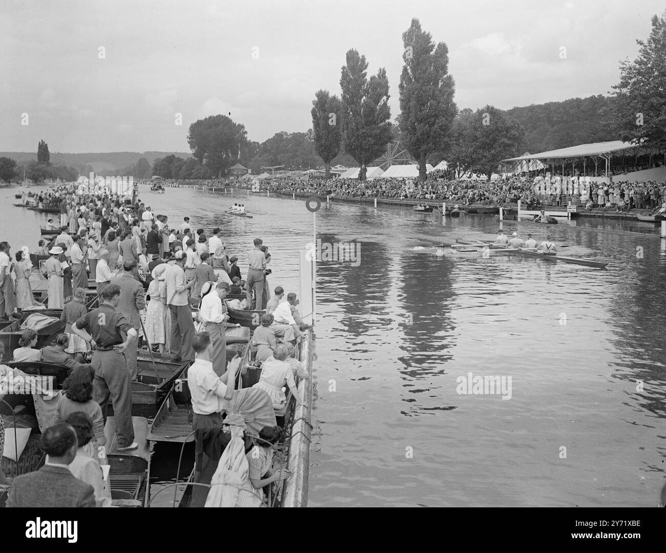 "South Africa Wins" - al Royal Henley Victoria Lake Rowing Club, Sudafrica, vince oggi la Wyfold Challenge Cup dal Royal Chester Rowing Club, alla Henley Royal Regatta. 3 luglio 1948 Foto Stock