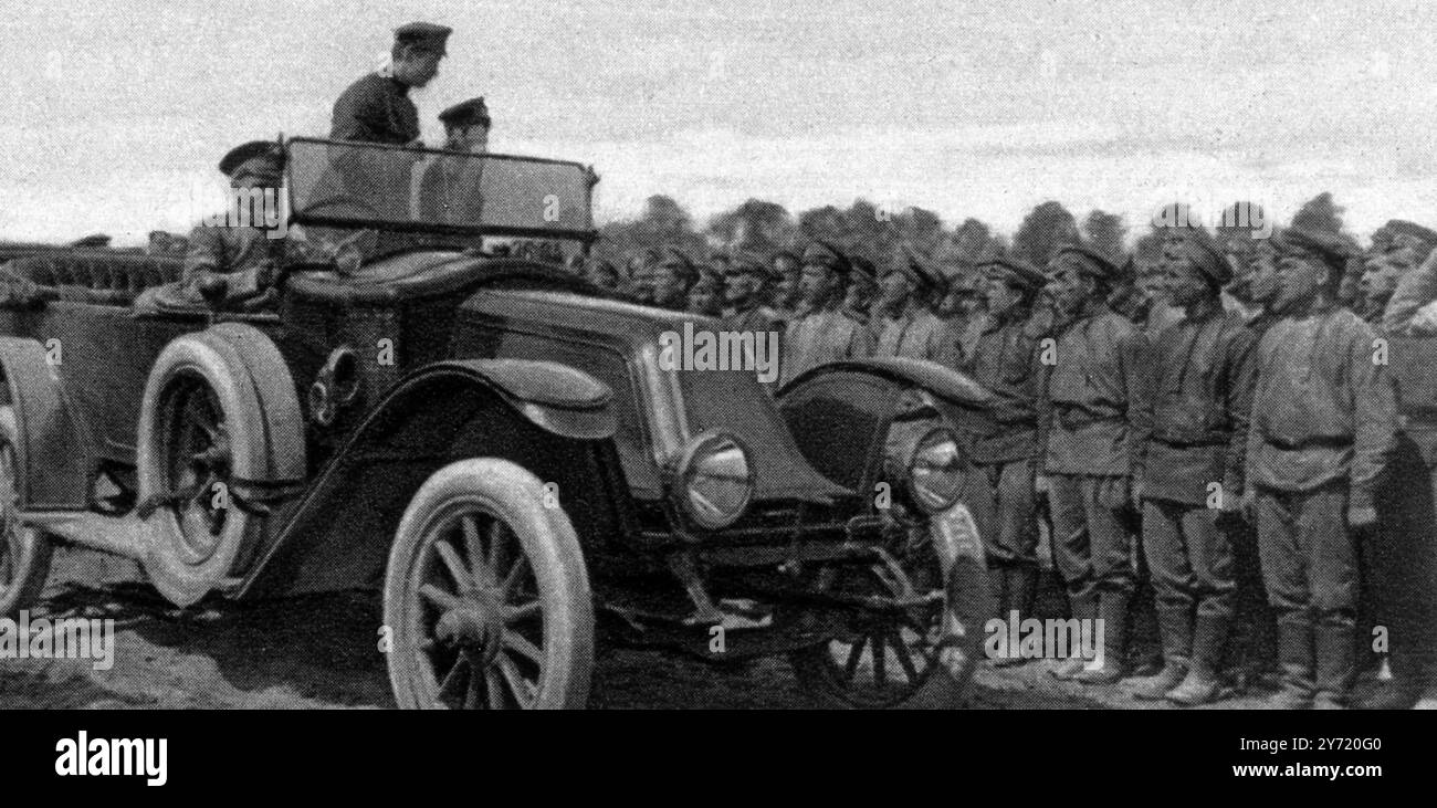 Sul campo e sala del Consiglio : il ministro della grande Guerra russo . ' Soldati! Il paese è in pericolo ... ti ordino di "andare avanti!" Kerenski si rivolge alle truppe russe. 14 luglio 1917 Foto Stock