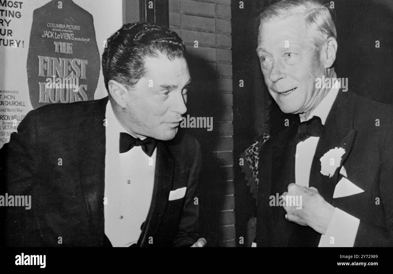 Il Duca di Windsor ( a destra) parla con il produttore Jack le Vien prima dell'apertura della produzione di le Vien , The Finest Hours in New York . The Finest Hour è un film a colori su Sir Winston Churchill del 10 novembre 1964 Foto Stock