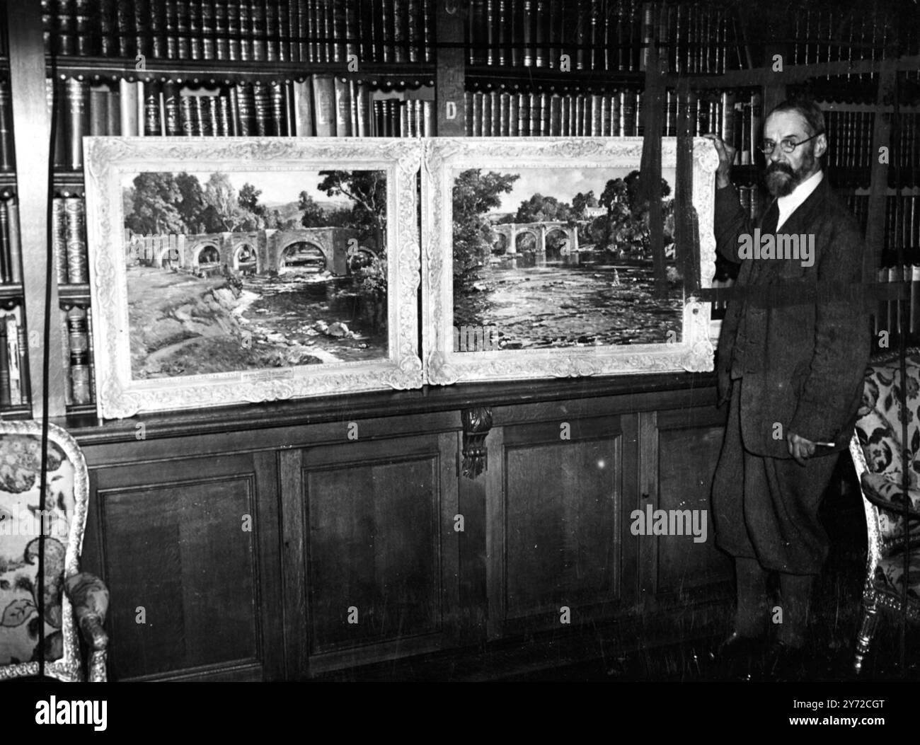 Il regalo di nozze del popolo della Cornovaglia alla sua altezza reale, la Principessa Elisabetta e il tenente Philip Mountbatten, in occasione del loro matrimonio il mese prossimo, saranno dipinti di due famosi luoghi di bellezza della Cornovaglia, il ponte di Respryn e il ponte a cavallo, dell'artista Mr Lamorna Birch, R. A., famoso artista cornico (accanto alle sue due opere). 6 ottobre 1947 Foto Stock