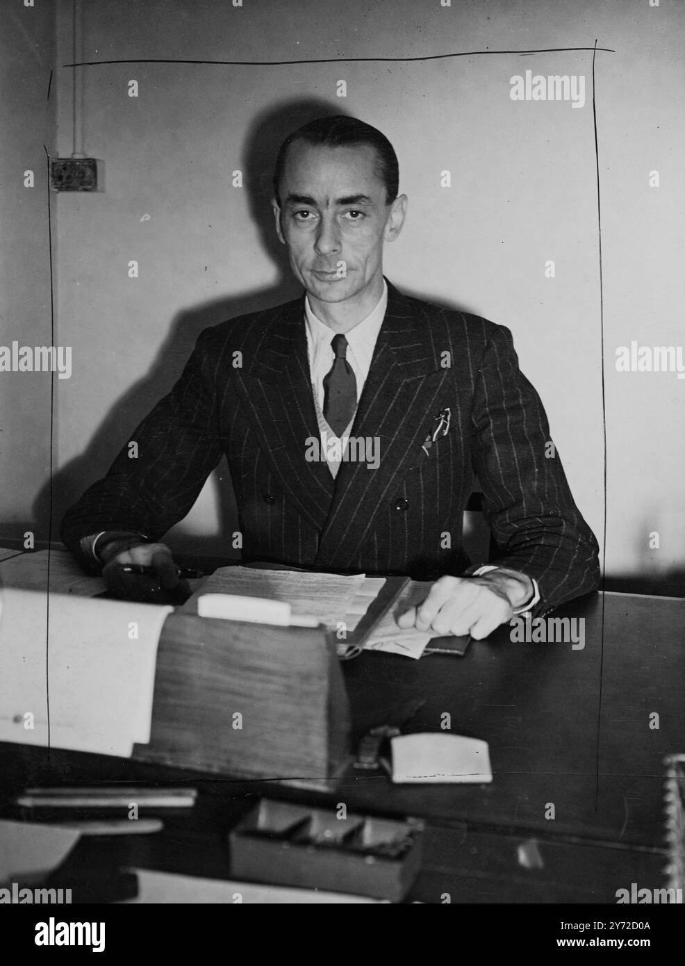 Appello dell'UNAC del signor Lubbock. In seguito al suo recente tour in nove paesi europei, Michael Lubbock, direttore regionale europeo dell'appello per l'infanzia delle Nazioni Unite, ha descritto i piani per la nomina di un Comitato internazionale per organizzare l'UNAC in tutto il mondo, ma la conferenza stampa si è tenuta oggi presso il centro informazioni di Londra delle Nazioni Unite, la casa di Russell Square. Spettacoli fotografici, signor Michael Lubbock, nella sua conferenza stampa a Londra oggi (martedì). Foto Stock