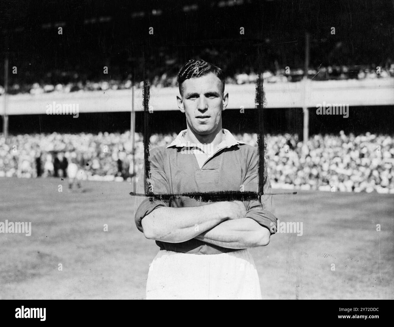 La nuova foto di Jack Rowley, il centro avanti del Manchester United, menzionava un monaco. Probabilmente guiderà la squadra inglese in successione a Tommy Lawton del Chelsea, quando la squadra andrà a Bruxelles domenica per giocare contro il Belgio. Un prolifico capocannoniere, Rowley, giocato per la prima volta sull'ala sinistra cadde nella squadra del Manchester United, ma nelle ultime stagioni, ha fatto il passaggio al centro in avanti e ha fatto la sua posizione. 8 settembre 1947 Foto Stock