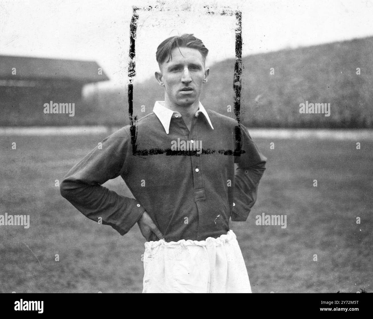 Il calcio ha giocato un ruolo importante nel programma sportivo delle vacanze di Pasqua e tutte le 11 partite di campionato sono state giocate a Londra, l'atletica di Charlton era a casa del Middlesbrough alla Valley questa mattina. Le immagini mostrano: Vaughan, Charlton F.. C 4 aprile 1947 Foto Stock