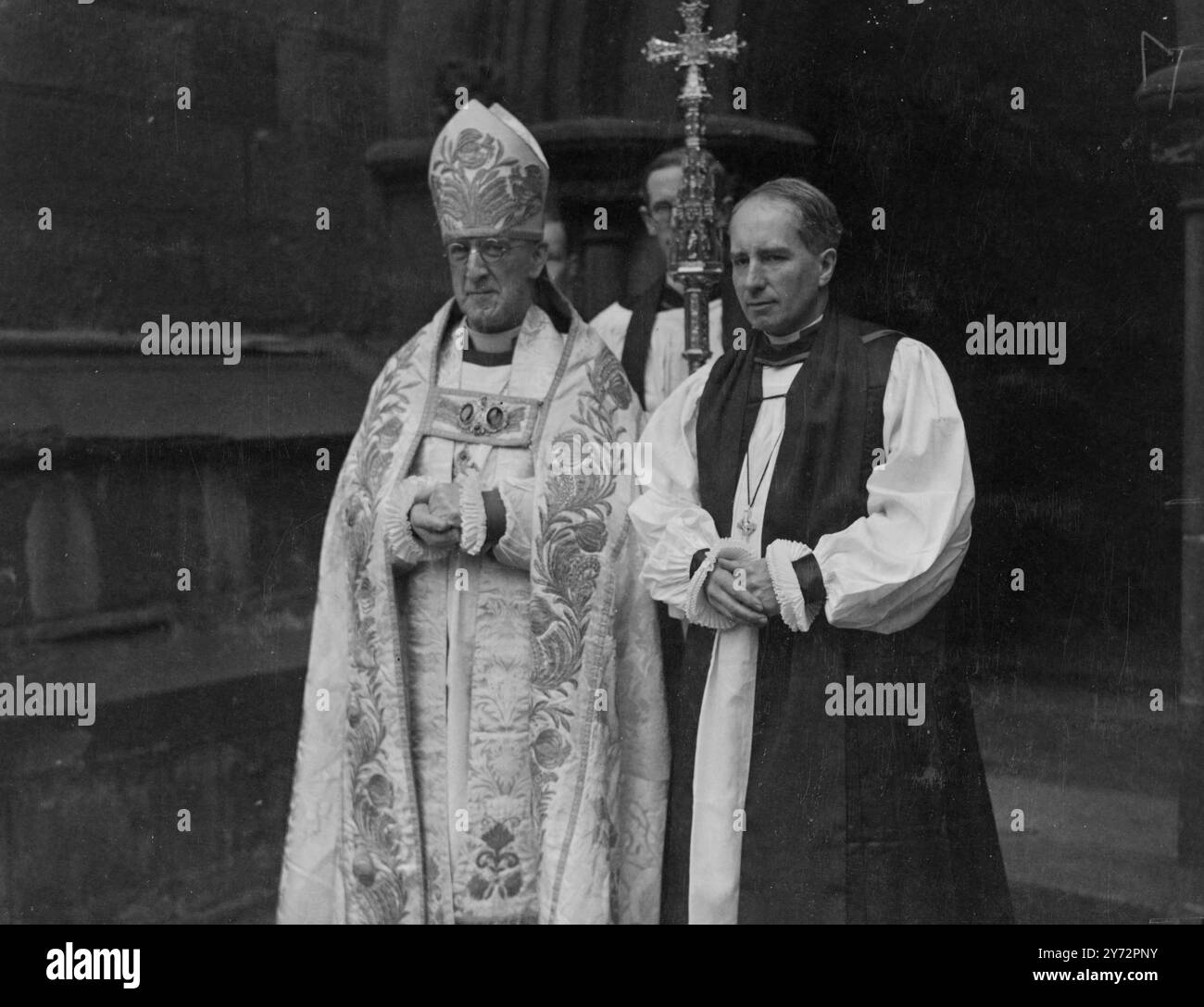 Consacrazione del Vescovo d'Egitto. Oggi, sabato (la conversione di San Paolo), l'Arcivescovo di Canterbury, il più Rev. Geoffrey Francis Fisher, ha consacrato il Ven Geoffrey Frances Allen (Arcidiacono di Birmingham) , Vescovo d'Egitto nella Cattedrale di Southwark, Londra. Mostra fotografica, il Venerabile Geoffrey Francis Allen, ma , dopo la sua consacrazione come Vescovo d'Egitto oggi, sabato. 25 gennaio 1947 Foto Stock