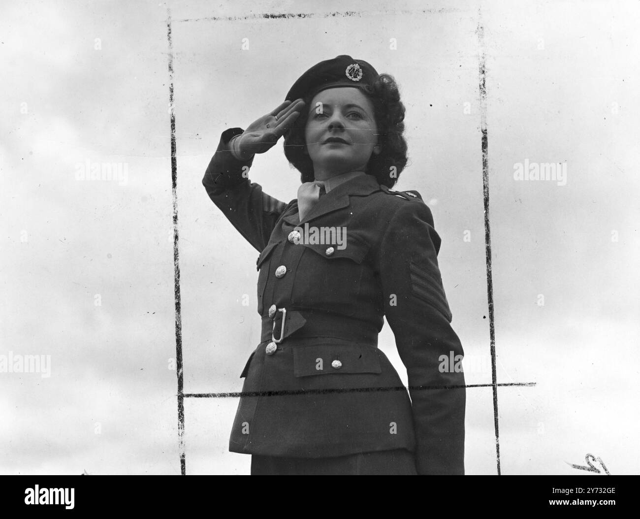 Sgt Lile Grant da Aberdeen, Scozia uno dei cento uomini e donne del N.A.A.F.I che marceranno alla Victory Parade l'8 giugno. - 1° giugno 1946 Foto Stock