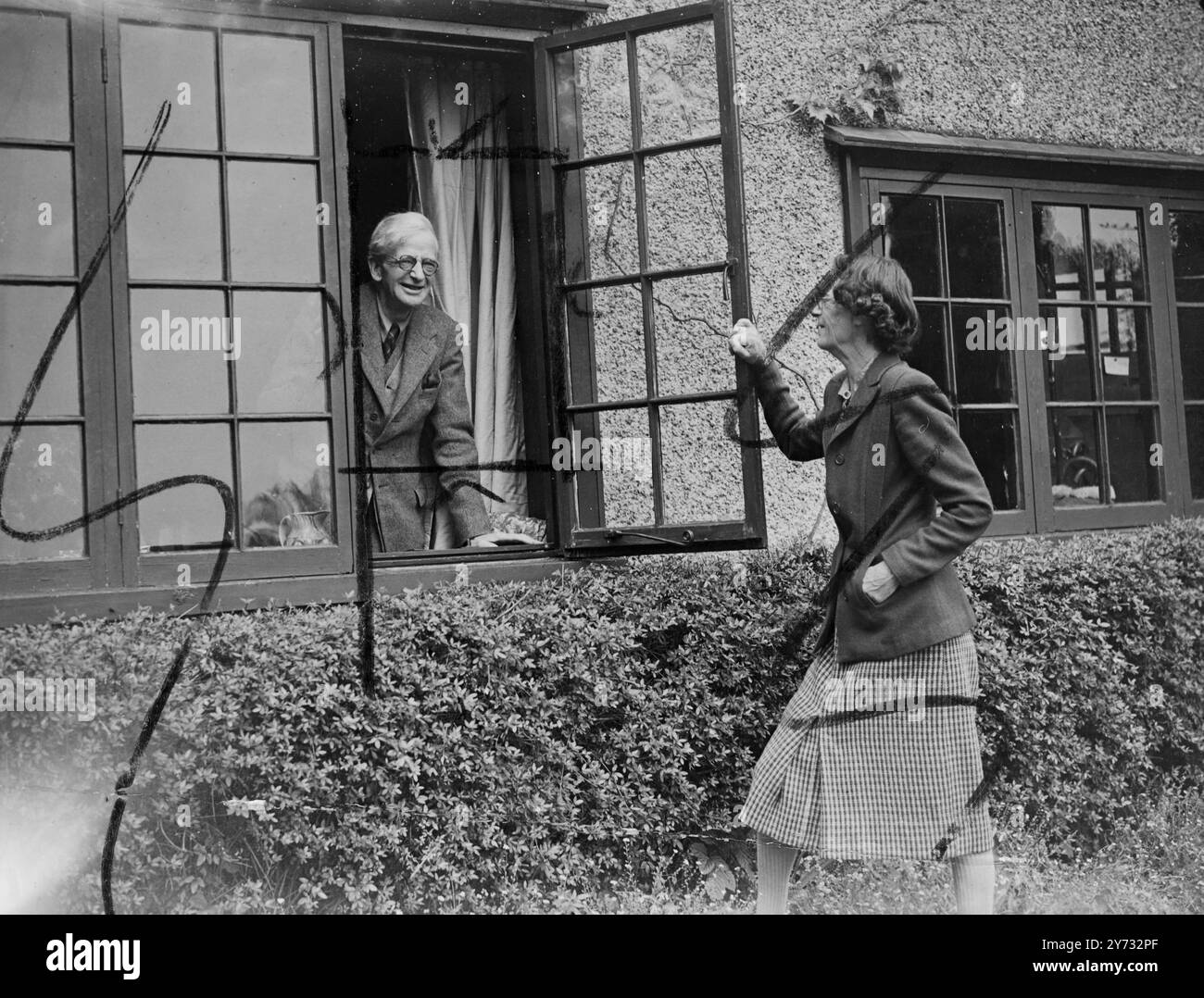 Sir George Stapledon si ritirò all'inizio dell'anno e si stabilì nelle Chilterns. È stato docente di botanica agricola presso il Royal Agricultural College, Cirencester 1910-1912; consigliere di botanica agricola presso l'University College of Wales, Aberystwyth 1912-1917; direttore della stazione ufficiale di test delle sementi del dipartimento di produzione alimentare 1917-1918; professore di botanica agricola e direttore della stazione di allevamento delle piante gallesi, University of Wales, Aberystwyth 1919-1942, e direttore della stazione di miglioramento delle praterie, Ministero dell'agricoltura e della pesca 1940-1945. Fig Foto Stock