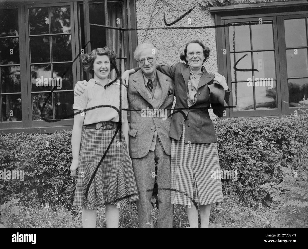 Sir George Stapledon si ritirò all'inizio dell'anno e si stabilì nelle Chilterns. È stato docente di botanica agricola presso il Royal Agricultural College, Cirencester 1910-1912; consigliere di botanica agricola presso l'University College of Wales, Aberystwyth 1912-1917; direttore della stazione ufficiale di test delle sementi del dipartimento di produzione alimentare 1917-1918; professore di botanica agricola e direttore della stazione di allevamento delle piante gallesi, University of Wales, Aberystwyth 1919-1942, e direttore della stazione di miglioramento delle praterie, Ministero dell'agricoltura e della pesca 1940-1945. Fig Foto Stock