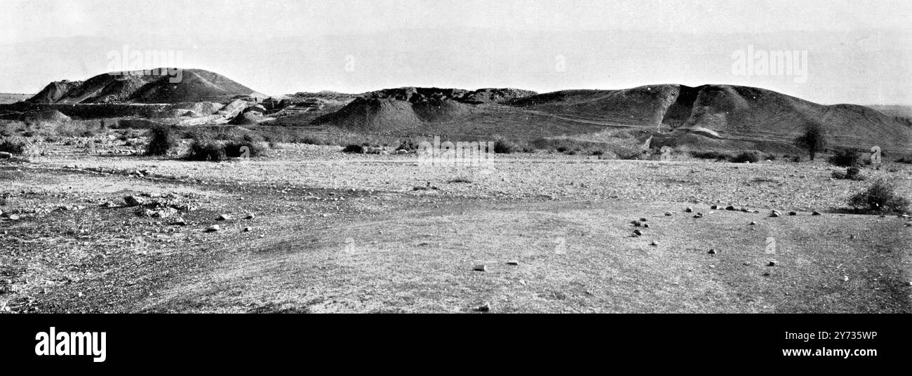 Le mura di Gerico dissotterrarono : scoperte della città che cadde davanti alla tromba di Giosuè . Il vasto tumulo che segna il sito dell'antica Gerico durante gli scavi della Deutsche Orient-Gesellschaft 1909 Foto Stock