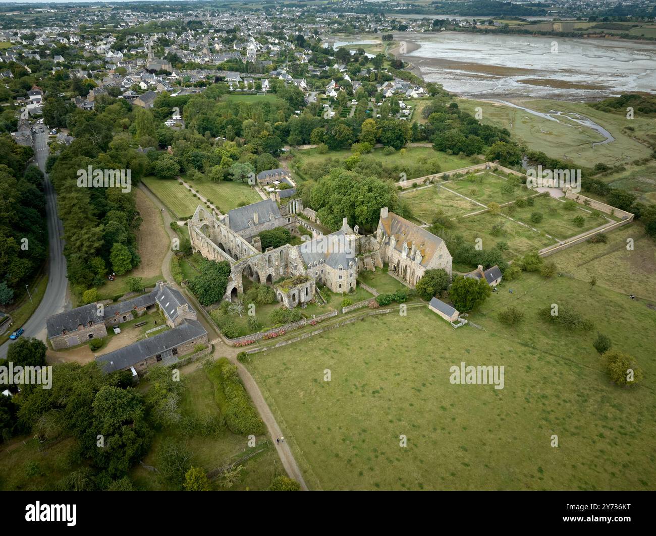 Fotografia aerea dell'abbazia di Beauport a Paimpol, Bretagna, Francia Foto Stock