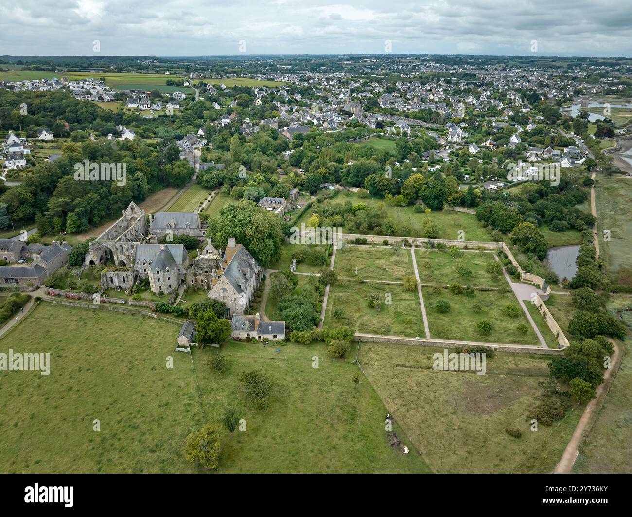 Fotografia aerea dell'abbazia di Beauport a Paimpol, Bretagna, Francia Foto Stock