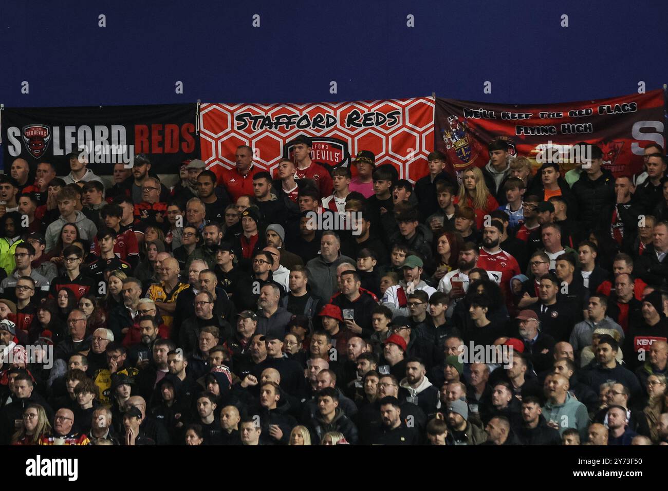 Una casa piena vende la folla per la partita dei tonights durante il play-off di Betfred Super League Eliminator 1 Salford Red Devils vs Leigh Leopards al Salford Community Stadium, Eccles, Regno Unito, 27 settembre 2024 (foto di Mark Cosgrove/News Images) Foto Stock