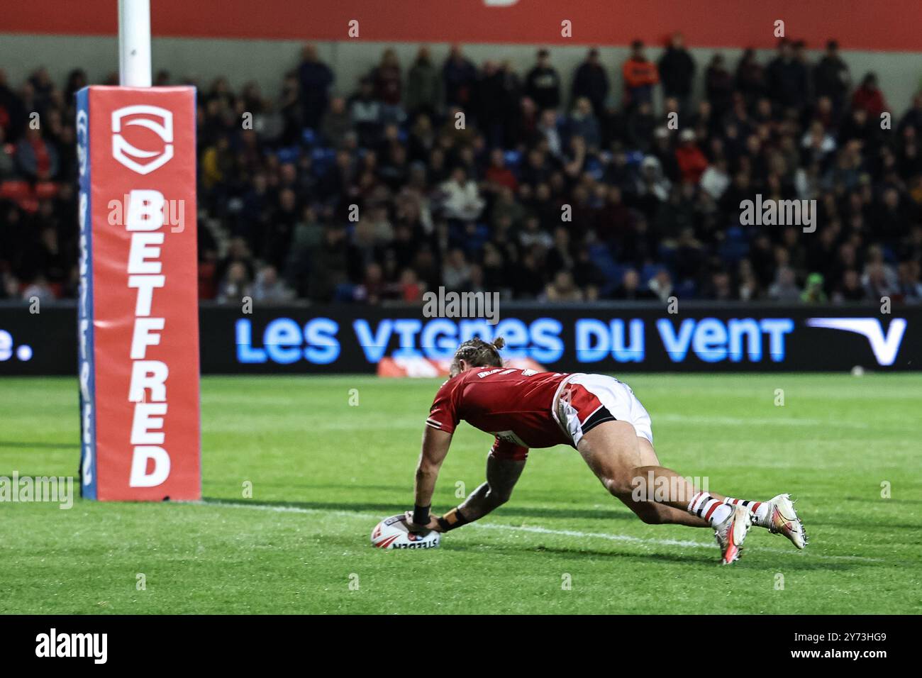 Chris Hankinson di Salford Red Devils va a provare ma è rovinato dal video giudice durante il play-off di Betfred Super League Eliminator 1 Salford Red Devils contro Leigh Leopards al Salford Community Stadium, Eccles, Regno Unito, 27 settembre 2024 (foto di Mark Cosgrove/News Images) Foto Stock