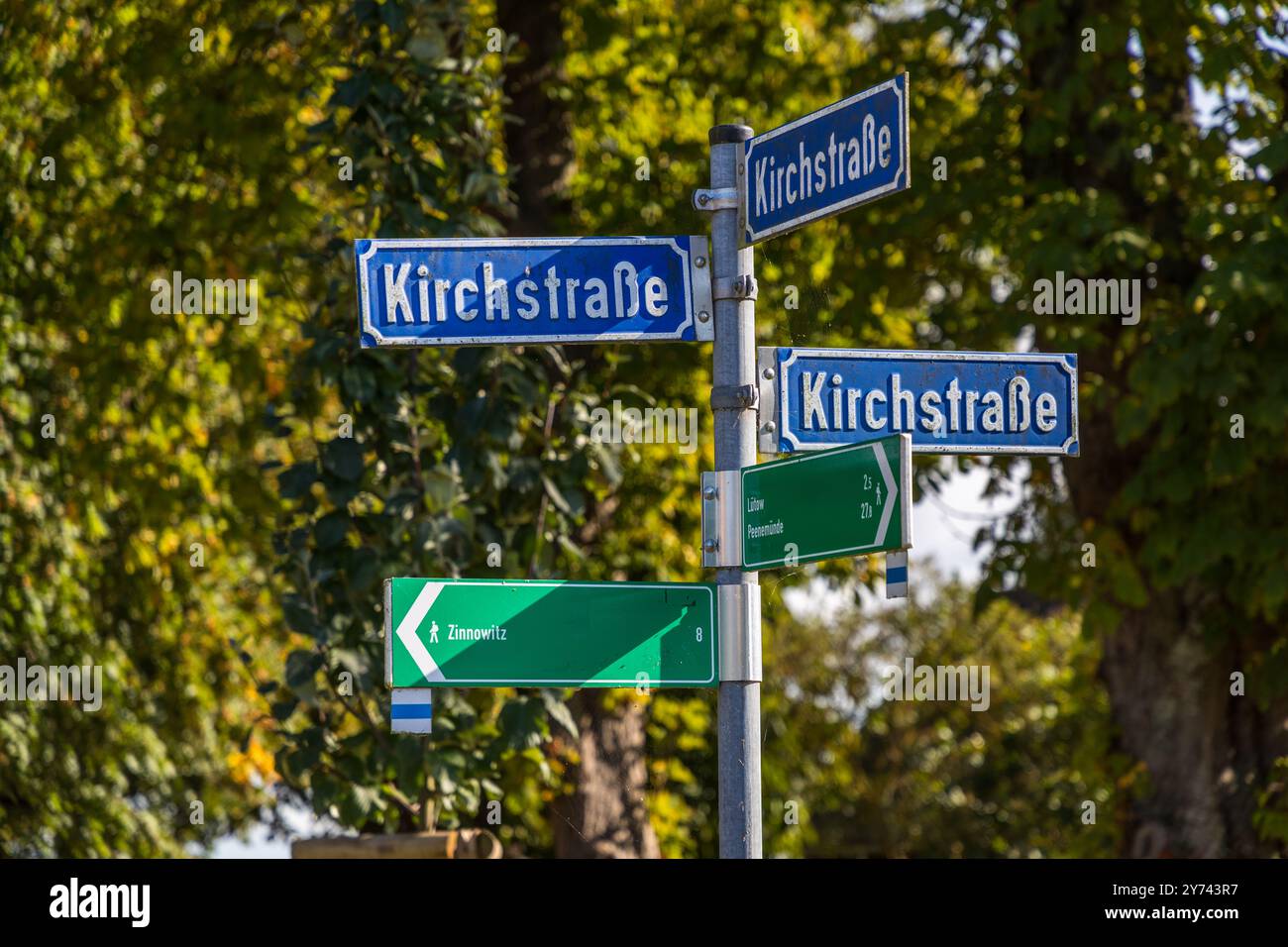 La chiesa di Santa Maria a Netzelkow è un edificio della chiesa nel comune di Lütow sulla penisola di Gnitz sull'isola di Usedom. Kirchstraße, am Peenestrom, Meclemburgo-Vorpommern, Germania Foto Stock