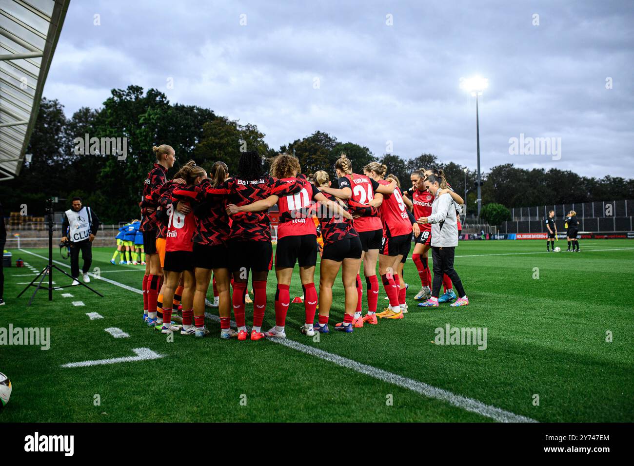 LEVERKUSEN, GERMANIA - 27 SETTEMBRE 2024: La partita femminile Google Pixel Bundesliga Bayer 04 Leverkusen - TSG 1899 Hoffenheim all'Ulrich Haberland Stadion Foto Stock