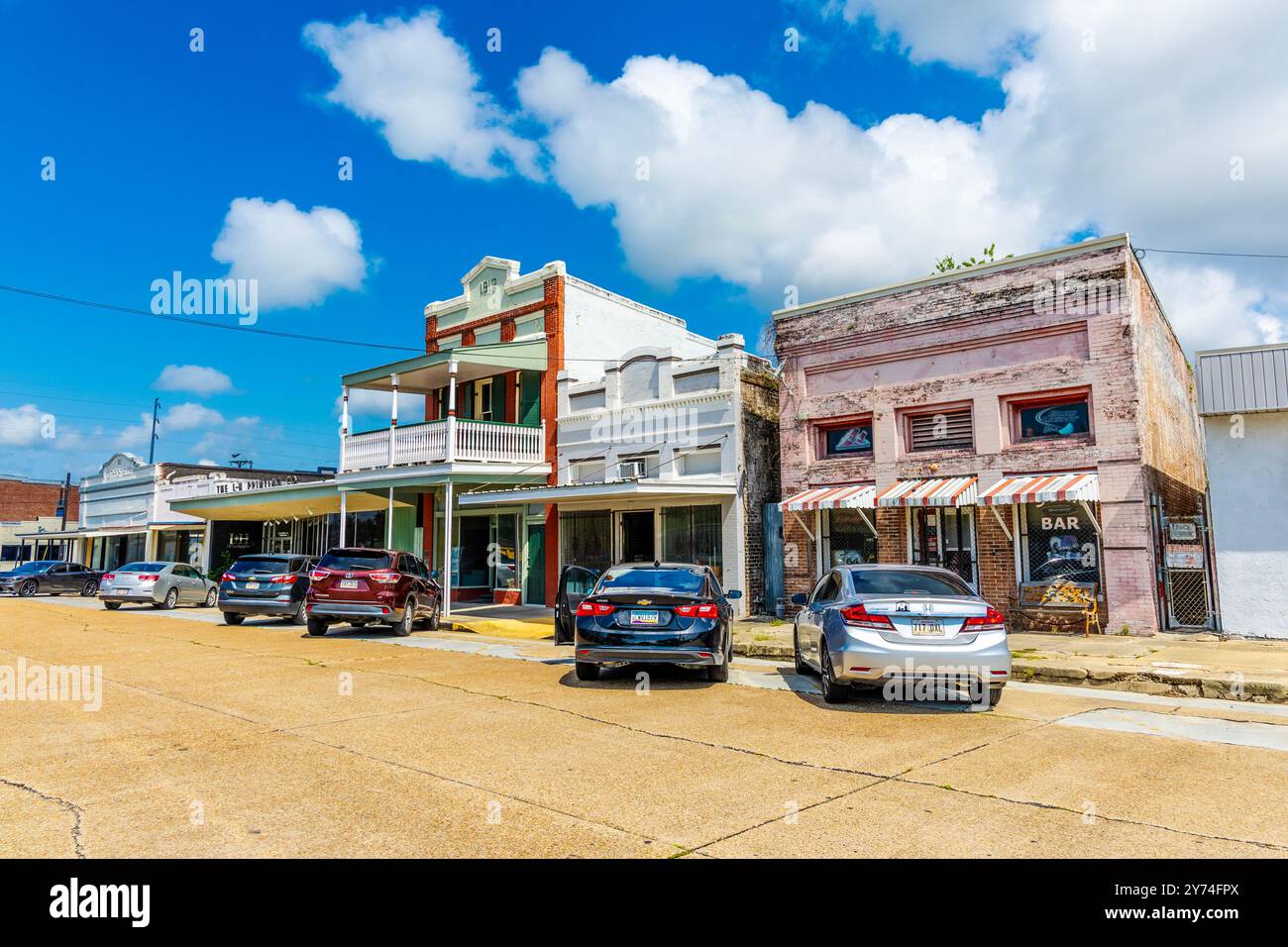 Edifici in stile occidentale lungo Railroad Avenue, Morgan City, Louisiana, Stati Uniti Foto Stock
