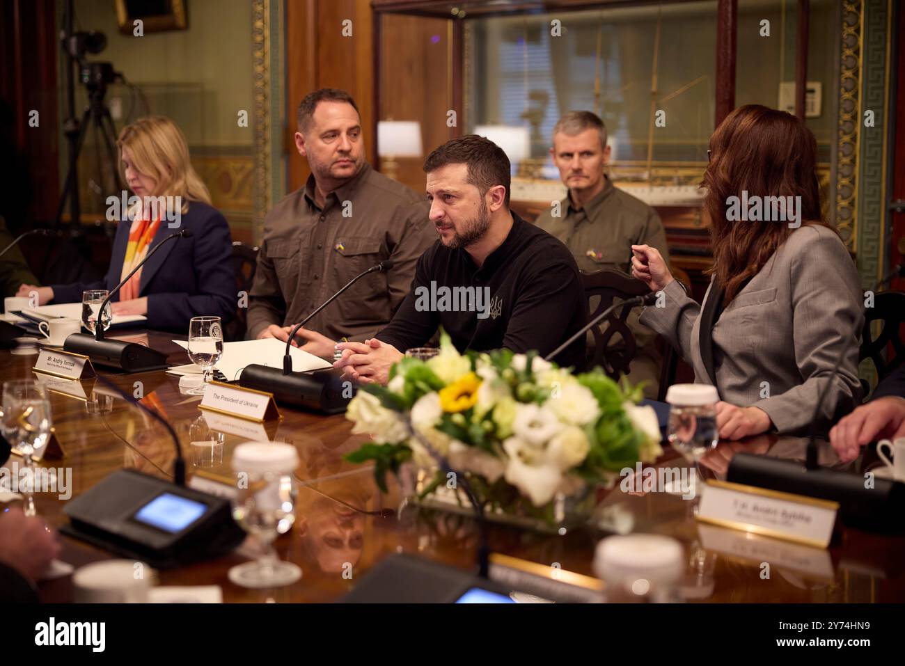 Il presidente dell'Ucraina Volodymyr Zelensky ha incontrato il presidente Joe Biden e il vicepresidente degli Stati Uniti e ha presentato loro il piano di vittoria dell'Ucraina durante la visita alla Casa Bianca. Foto Stock