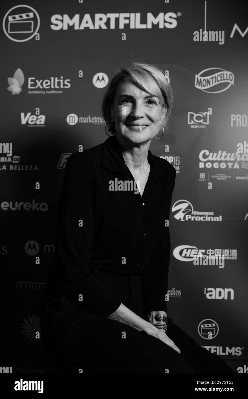 Bogotà, Colombia. 27 settembre 2024. [NOTA DELL'EDITORE: IMMAGINE ELABORATA IN BIANCO E NERO COME ALTERNATIVA] produttore cinematografico Robin Jonas produttore di film come Pulp Fiction e Django, incluse altre pose durante un servizio fotografico nella sala stampa del festival cinematografico SMARTFILMS a Bogotà, Colombia, 27 settembre 2024. Foto di: Sebastian Barros/Long Visual Press credito: Long Visual Press/Alamy Live News Foto Stock