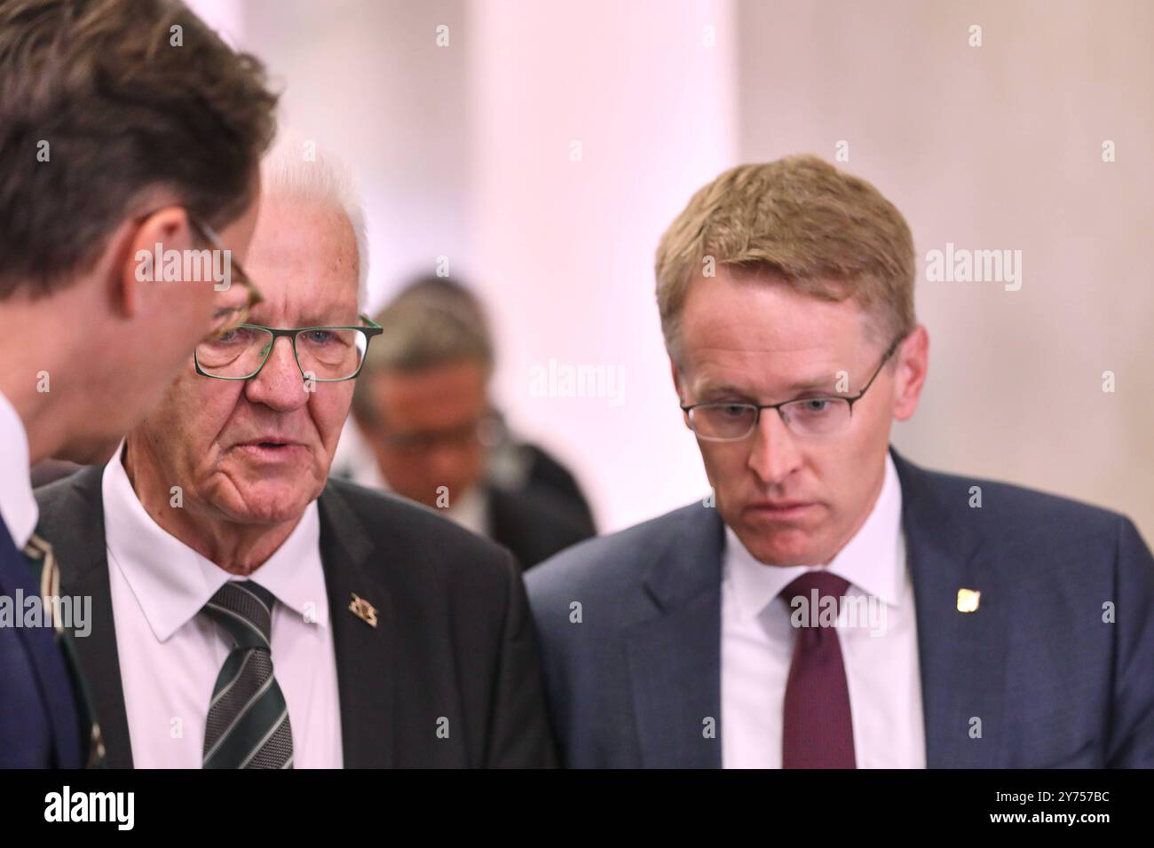 Berlin, Deutschland, 27.09.2024: Bundesrat: 1047. Sitzung des Bundesrates: L-R: NRW-Ministerpräsident Hendrik Wüst, CDU, Winfried Kretschmann, Grüne, Ministerpräsident von Baden-Württemberg und Daniel Günther, CDU, Ministerpräsident von Schleswig-Holstein haben vor der Presse die gemeinsame Bundesratsinitiative zu mehr Konsequenz in der Migrationspolitik und mehr innerer Sicherheit 27 2024 1047 Wüst Württemberg Günt Foto Stock