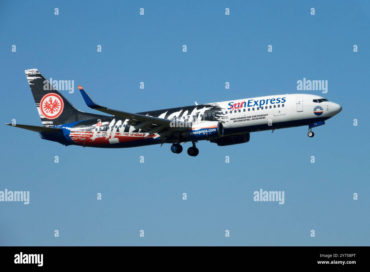 Boeing 737 operato da SunExpress 737 Eintracht Frankfurt FC Livery Foto Stock