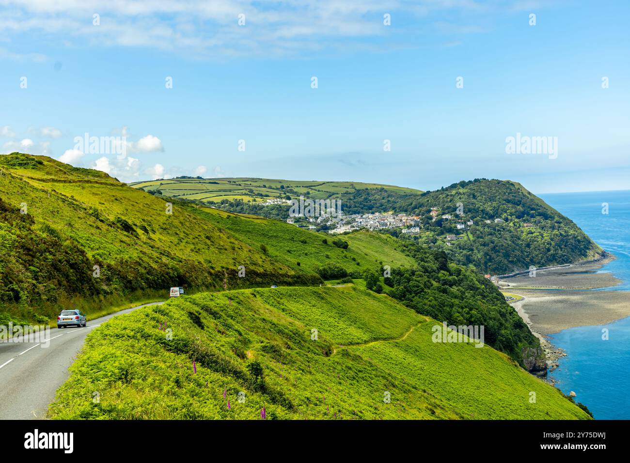 Viaggiando attraverso la splendida campagna britannica sulla costa del Devon settentrionale - Regno Unito Foto Stock