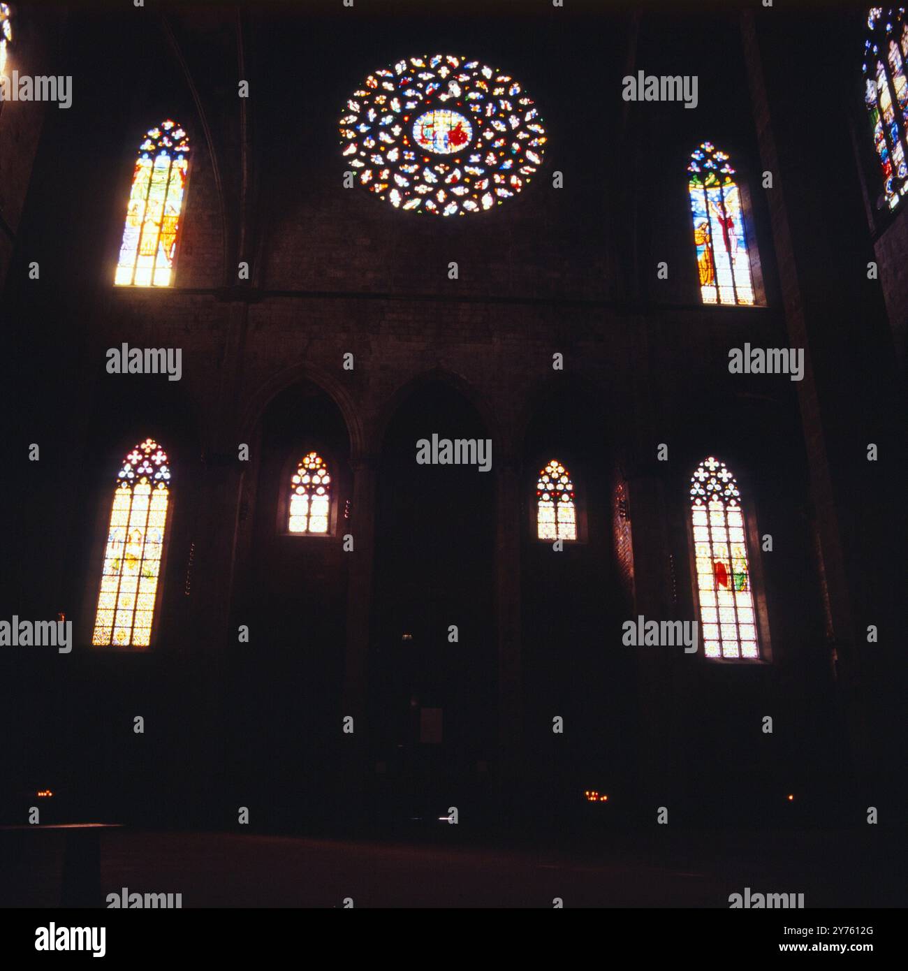 Im Inneren der Kirche Santa Maria del Mar a Barcellona, Spanien um 1986. Foto Stock