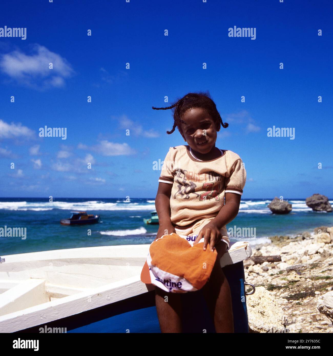 Kleines Mädchen a Bridgetown auf Barbados, um 1985. Foto Stock