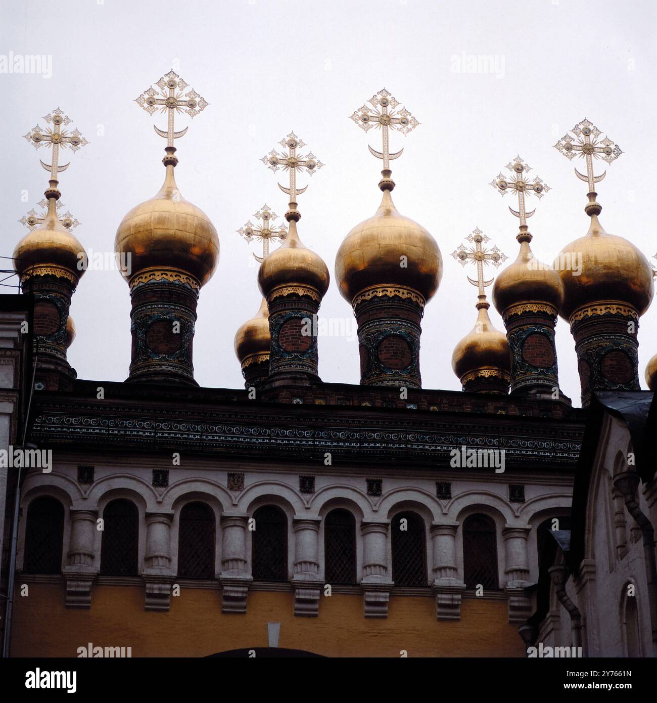 Die Türme der Werchospasski-Kathedrale, Teil des Gebäudekomplexes um den Terem-Palast am Moskauer Kreml, ehemalige UdSSR um 1987. Foto Stock