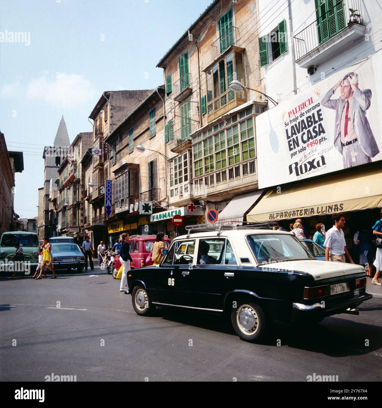 Straßenszene a Palma di Maiorca, Spanien um 1985. Foto Stock