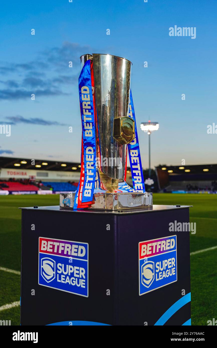 Salford, Regno Unito. 27 settembre 2024. Super League Rugby Playoffs 2024: Salford Red Devils vs Leigh Leopards al Salford Community Stadium. Il trofeo Betfred Super League in mostra prima della partita di playoff tra Salford Red Devils e Leigh Leopards. Credito James Giblin/Alamy Live News. Foto Stock