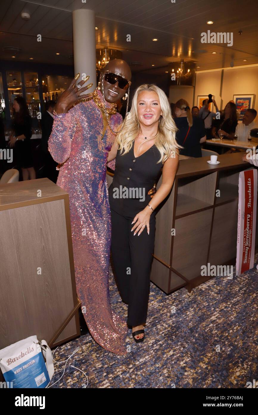 30 Jahre RTL Exklusiv - Mein Schiff 7 , 30 Jahre RTL Exklusiv, Mein Schiff 7, Amburgo, 27.09.2024 *** 30 anni di RTL Exklusiv Mein Schiff 7 , 30 anni di RTL Exklusiv, Mein Schiff 7, Amburgo, 27 09 2024 Copyright: XEventpressxBecherx Foto Stock