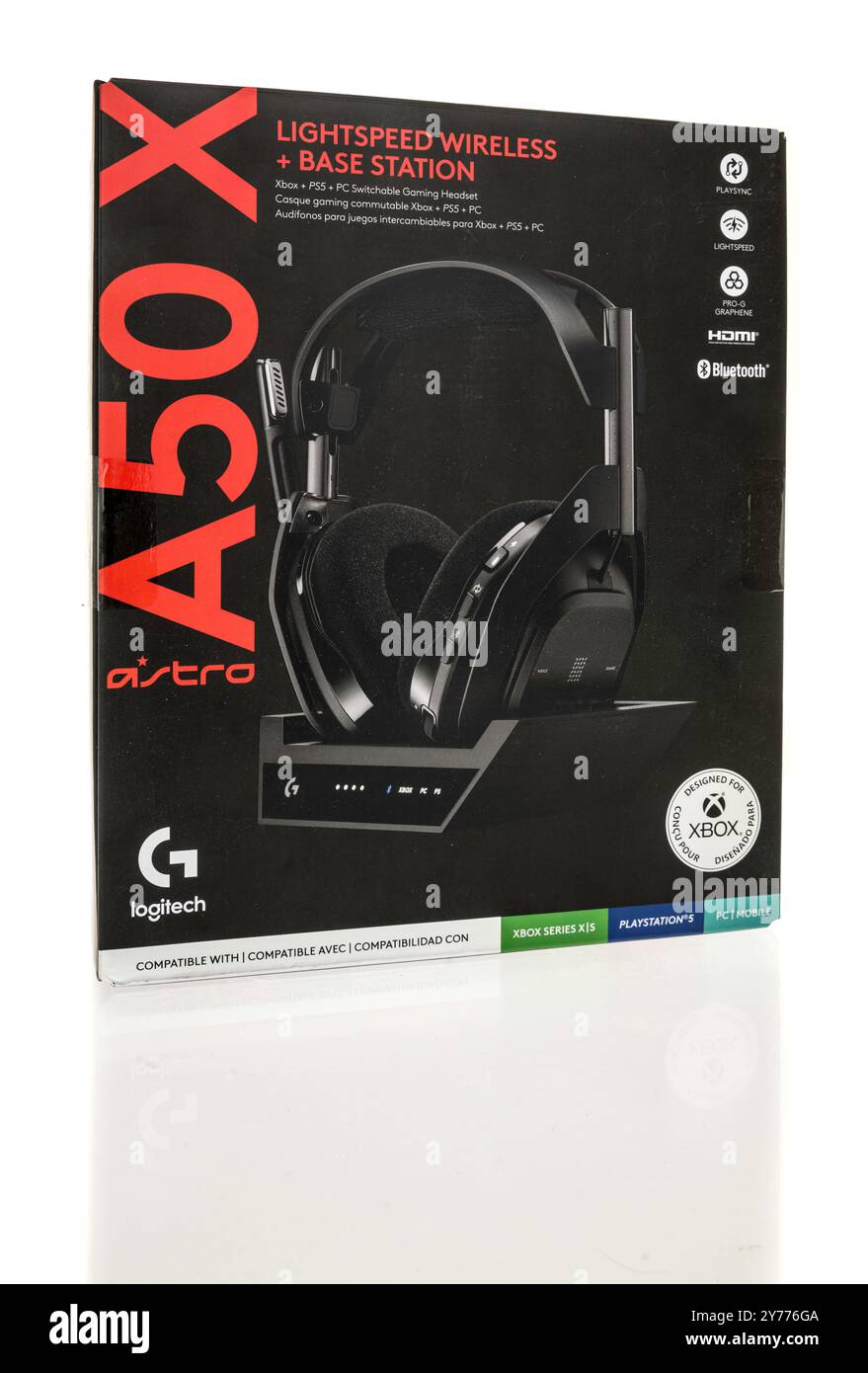 Winneconne, WI - 22 giugno 2024: Un pacchetto di cuffie per giochi Logitech astro A50 X su sfondo isolato. Foto Stock