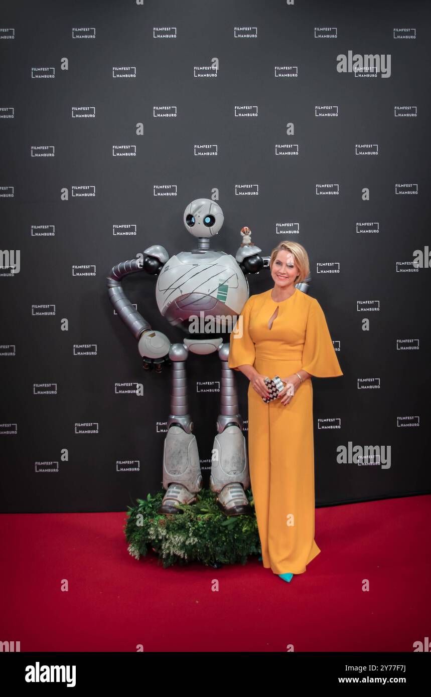 Filmfest Hamburg Judith Rakers bei der Premiere des Animationfilms The Wild robot auf dem 32. Filmfest di Amburgo, Deutschland *** Filmfest Hamburg Judith Rakers alla prima del film d'animazione The Wild robot al Filmfest del 32 ad Amburgo, Germania Copyright: XNikolaixKislichkox 6M6A9877 Foto Stock
