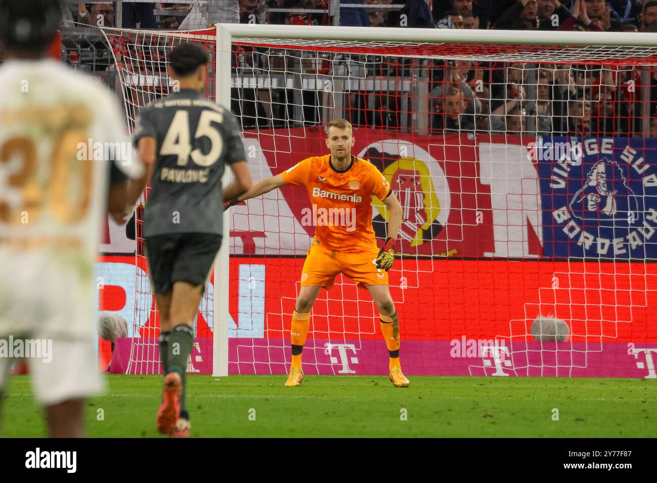 Lukas Hradecky (Bayer 04 Leverkusen, 01), FC Bayern Muenchen vs. Bayer 04 Leverkusen , Fussball, Bundesliga, 5. Spieltag, Saison 24/25, 28.09.2024, LE NORMATIVE DFL VIETANO QUALSIASI USO DI FOTOGRAFIE COME SEQUENZE DI IMMAGINI, foto: Eibner-Pressefoto/Jenni Maul Foto Stock