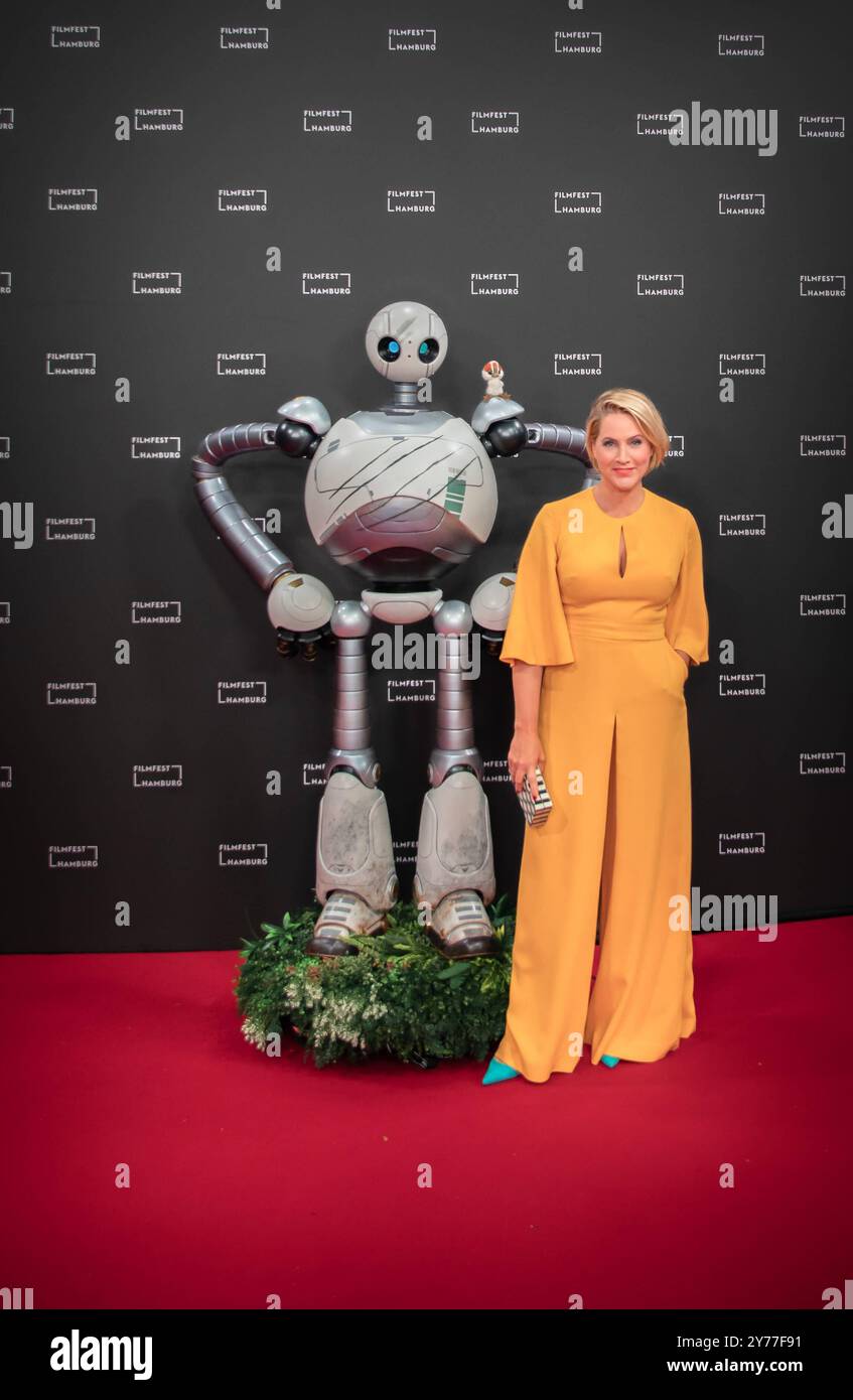 Filmfest Hamburg Judith Rakers bei der Premiere des Animationfilms The Wild robot auf dem 32. Filmfest di Amburgo, Deutschland *** Filmfest Hamburg Judith Rakers alla prima del film d'animazione The Wild robot al Filmfest del 32 ad Amburgo, Germania Copyright: XNikolaixKislichkox 6M6A9894 Foto Stock