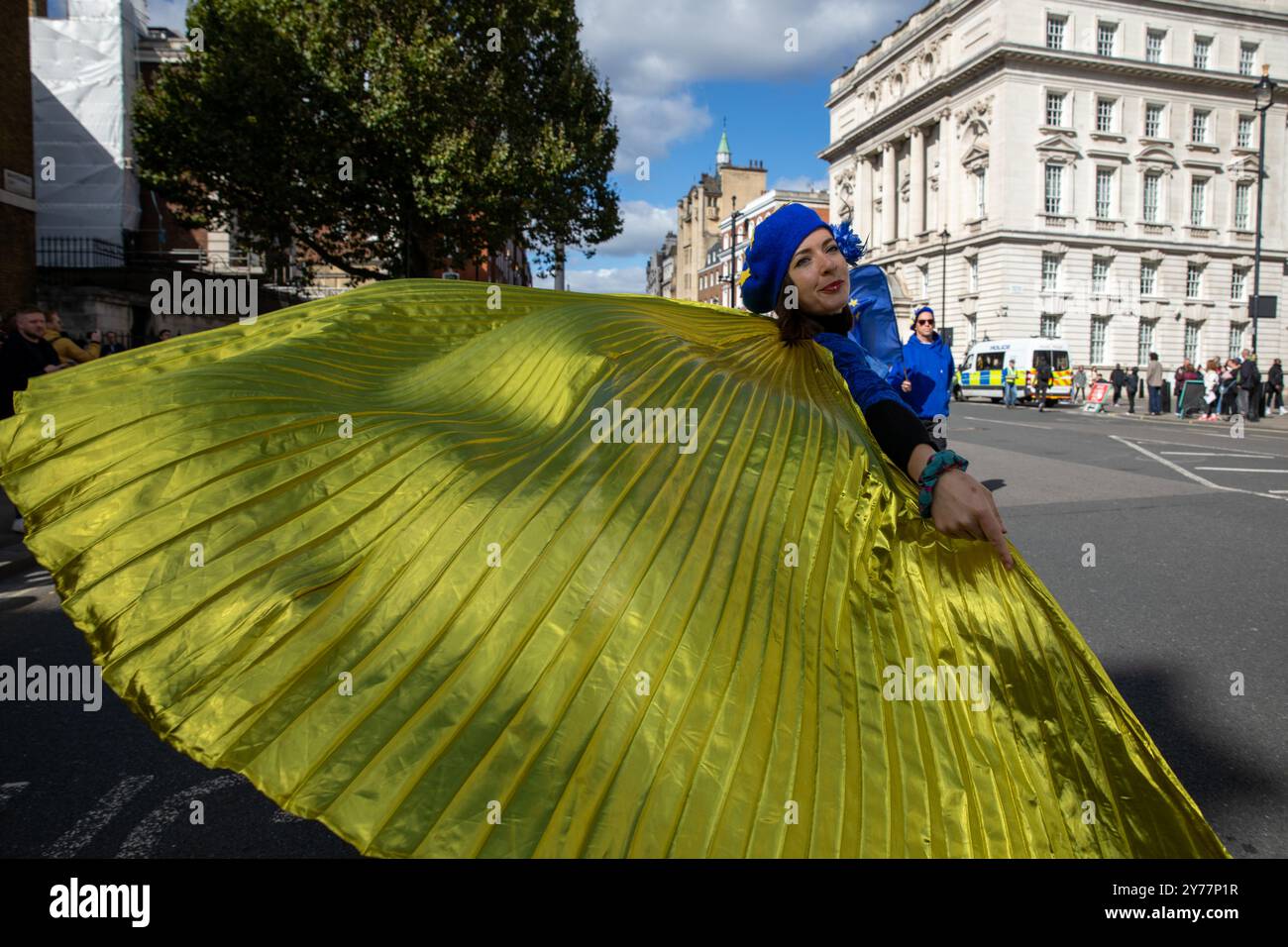 Londra, Regno Unito, 28 settembre 2024. Migliaia di persone partecipano alla terza marcia nazionale di ricongiungimento che si tiene nel centro di Londra. I manifestanti chiedono al Regno Unito di rientrare nell'Unione europea dopo che il paese ha votato per andarsene nel referendum del 2016. Crediti: James Willoughby/ALAMY Live News Foto Stock