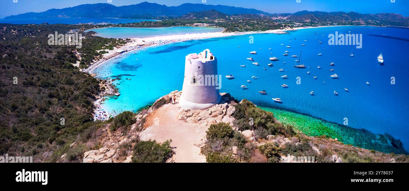 Vacanze estive in Italia . Le spiagge più belle della Sardegna (Sardegna) - Porto Giunco a sud, Villasimius. Famosa per le spiagge eccellenti Foto Stock