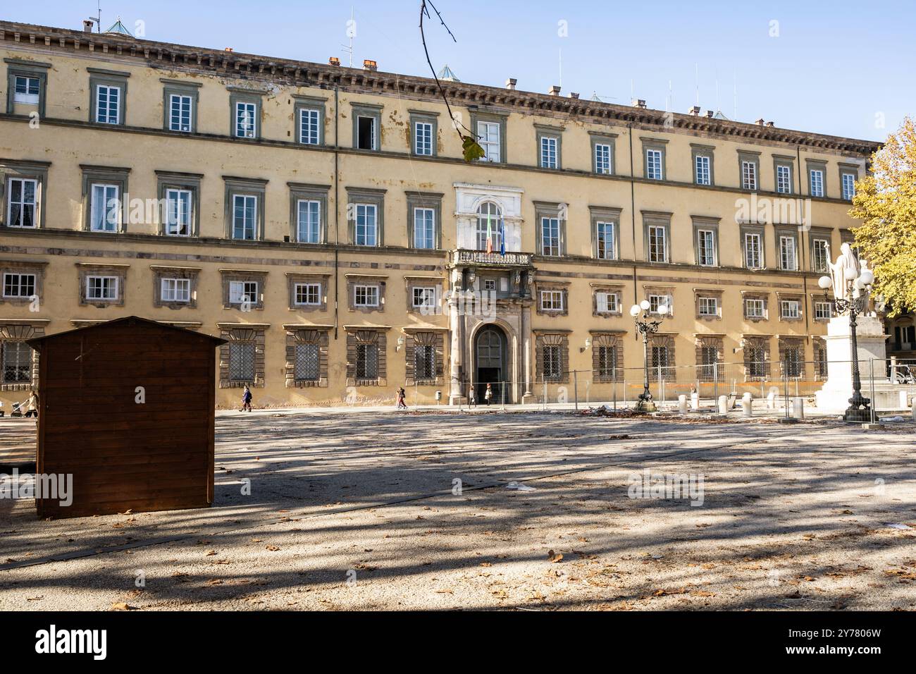 La facciata del Palazzo Ducale in Piazza Napoleone a Lucca, Italia Foto Stock