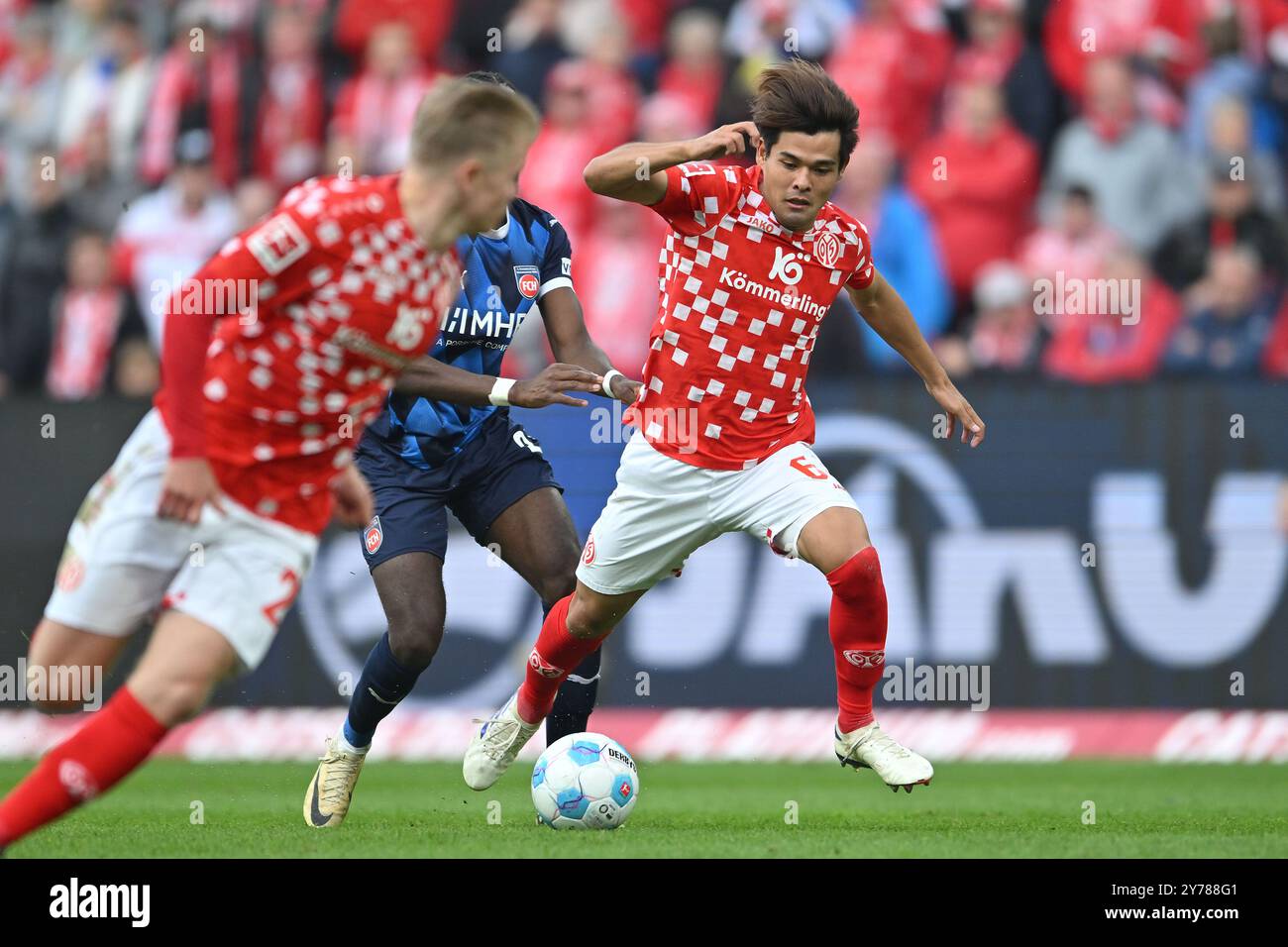 Mainz, Germania. 28 settembre 2024. Fussball 1. Bundesliga 5. Spieltag 1. FSV Mainz 05 - 1. FC Heidenheim AM 28.09.2024 nella der Mewa Arena di Magonza Kaishu sano ( Magonza ) i regolamenti DFL vietano qualsiasi uso di fotografie come sequenze di immagini e/o quasi-video. Foto: Revierfoto credito: ddp media GmbH/Alamy Live News Foto Stock