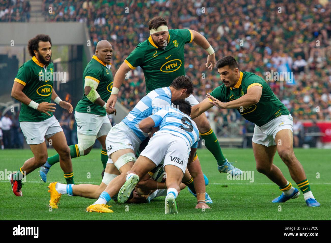 Mbombela, Sudafrica. 28 settembre 2024. Springboks Damian de Allende e Frans Malherbe contestano il pallone durante il Castle Lager Rugby Championship 2024 match contro i Pumas a Mbombela Stadium Credit: AfriPics.com/Alamy Live News Foto Stock