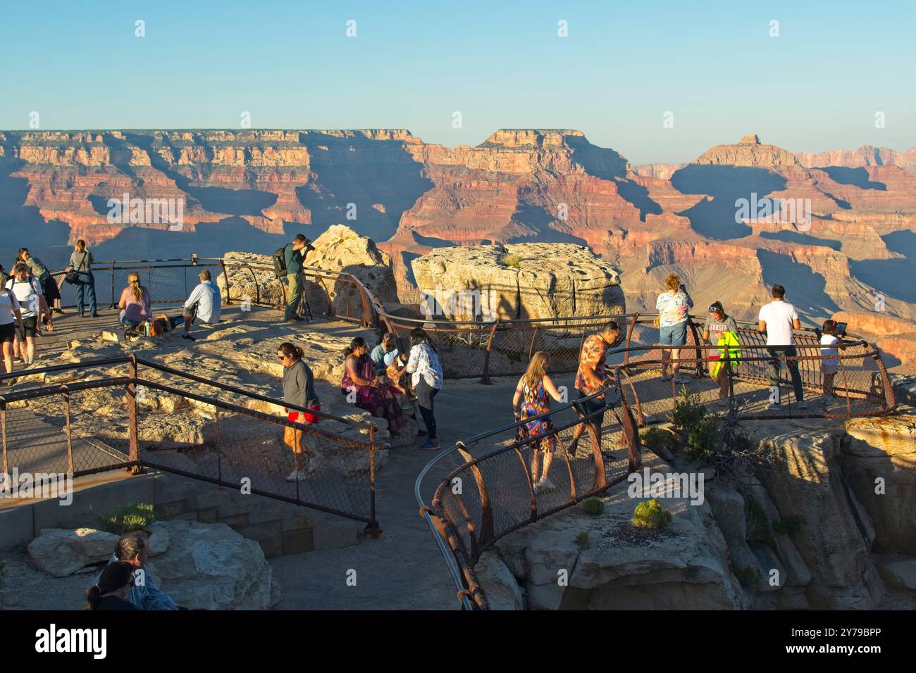 Parco nazionale del Grand Canyon, Arizona, Stati Uniti - 17 giugno 2024: Piattaforma panoramica al Parco nazionale del Grand Canyon. Foto Stock