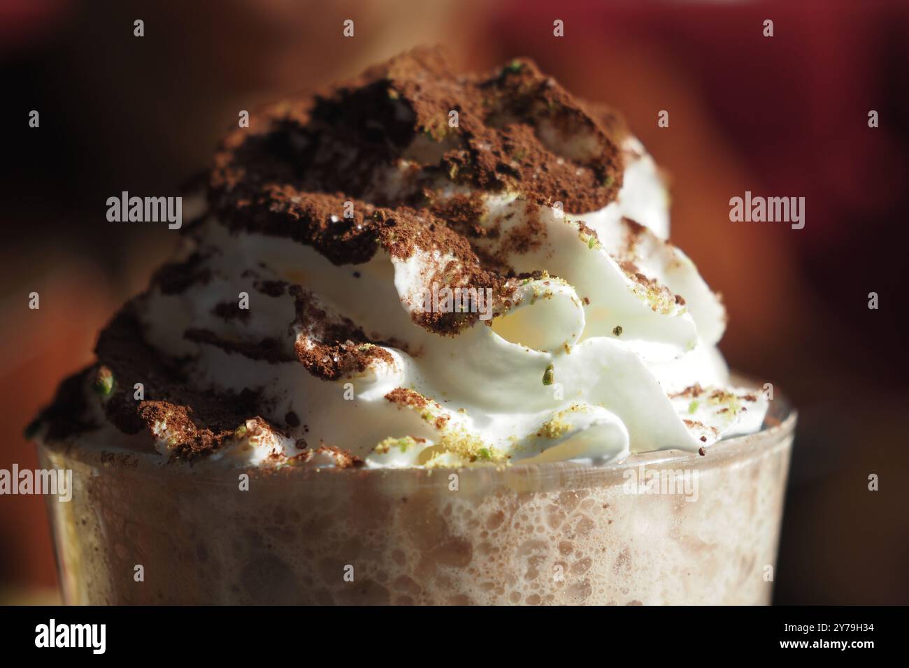 Gusta una deliziosa bevanda al cioccolato con panna montata per ogni occasione speciale Foto Stock
