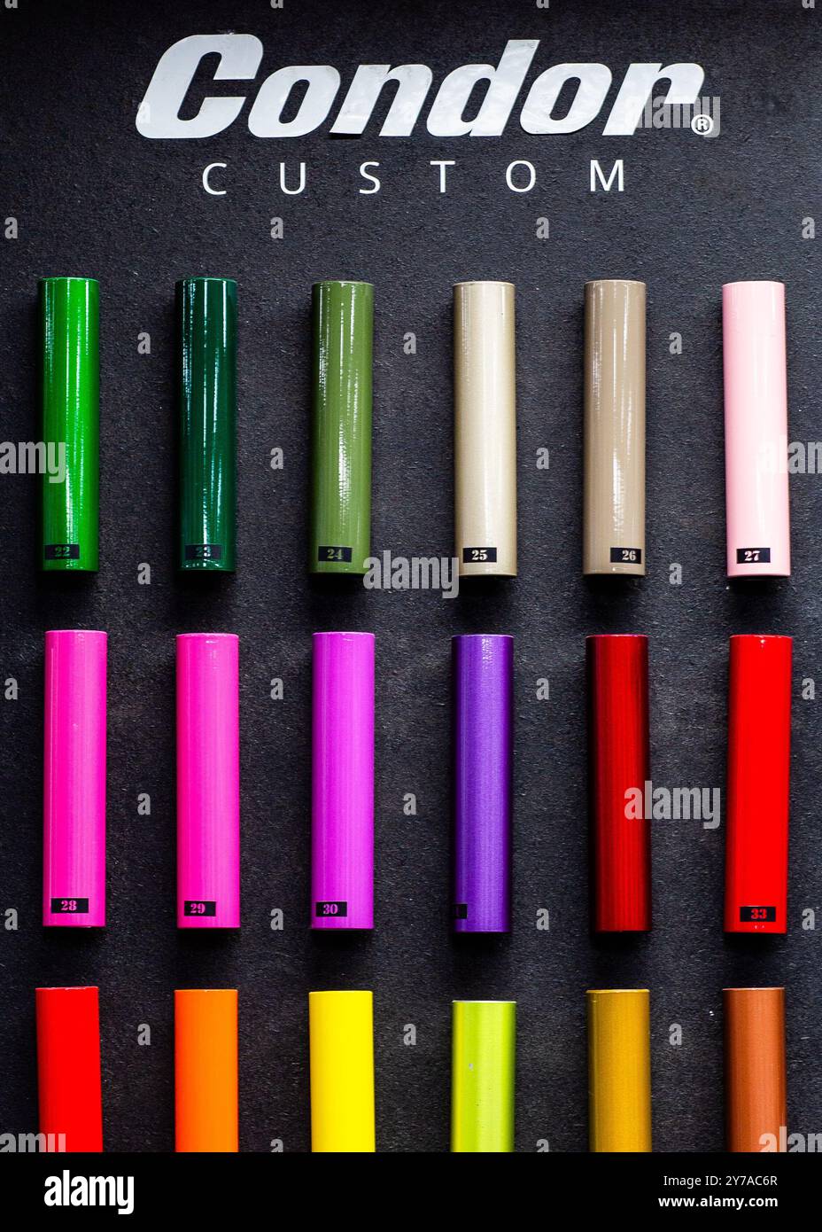 Gli utensili meccanici appeso a una parete Foto Stock