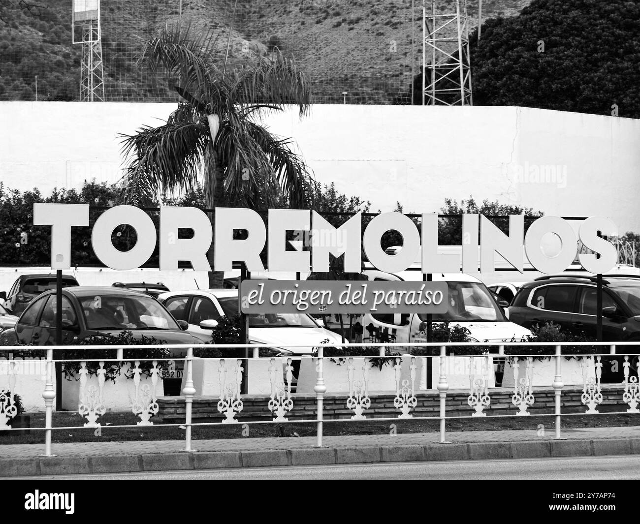 Torremolinos, Málaga, Spagna - 21 settembre 2024: Segno di Torremolinos, l'origine del paradiso. Foto Stock