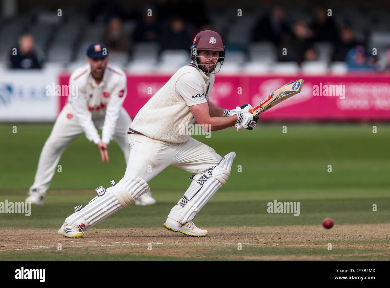 Surrey batte Dom Sibley durante il Vitality County Championship match al Cloud County Ground di Chelmsford. Data foto: Domenica 29 settembre 2024. Foto Stock