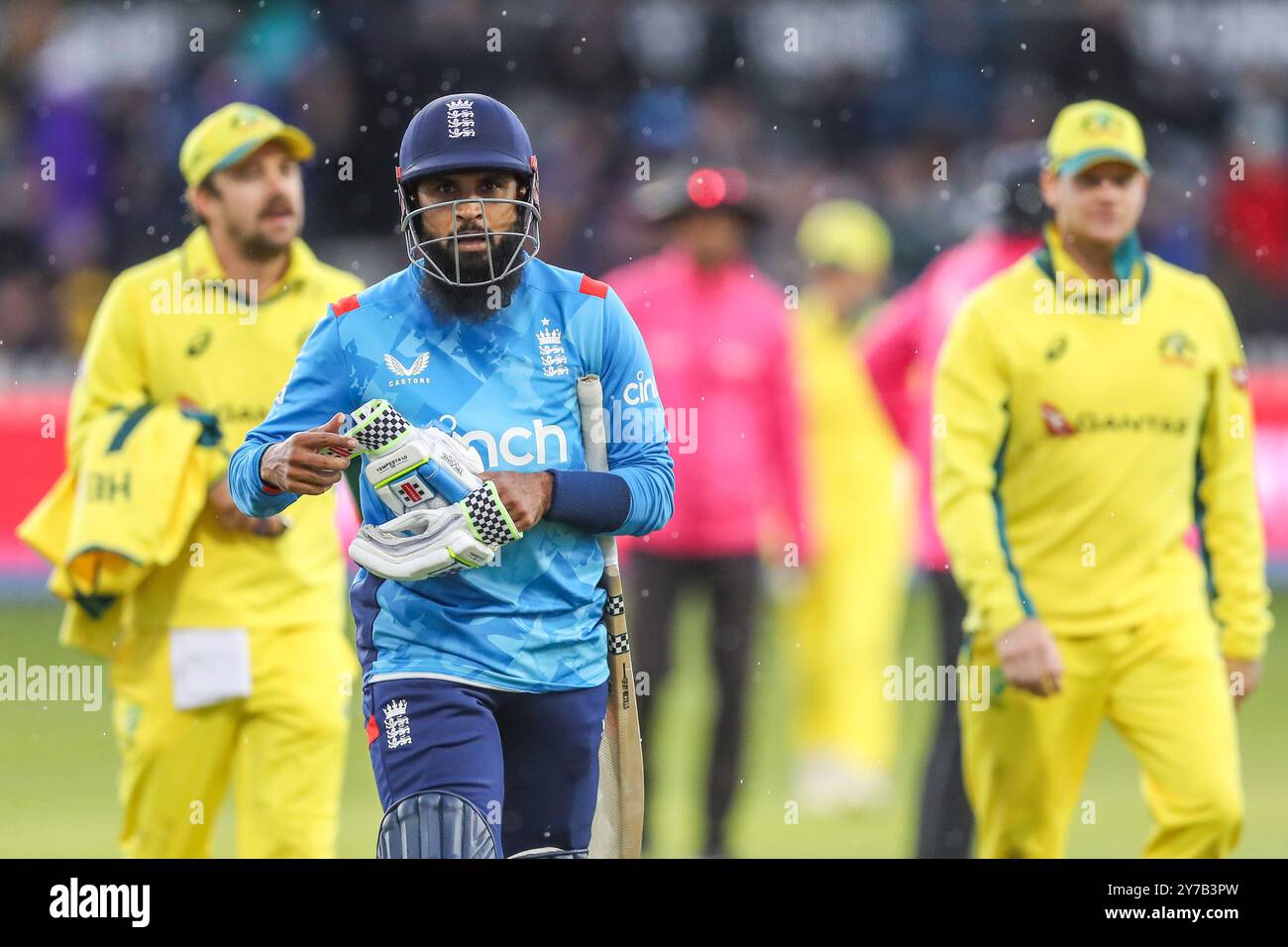 Adil Rashid, Inghilterra, sembra sgretolato mentre lascia il campo dopo essere stato licenziato durante la Fifth Metro Bank One Day International Match Inghilterra vs Australia al Seat Unique Stadium, Bristol, Regno Unito, 29 settembre 2024 (foto di Gareth Evans/News Images) Foto Stock