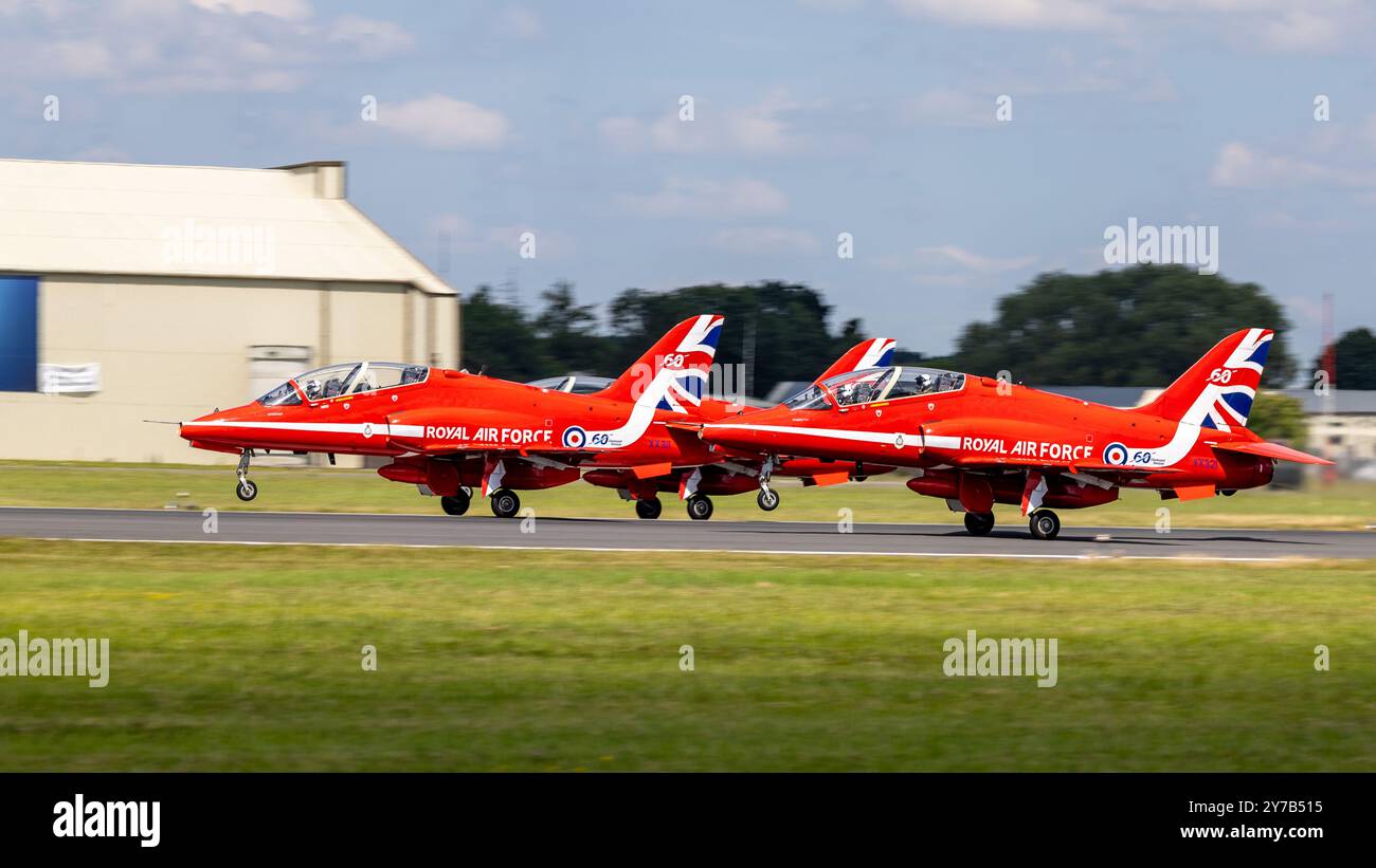 Royal Air Force - Red Arrows BAE Systems Hawk T.1A, decollo dalla RAF Fairford. Foto Stock