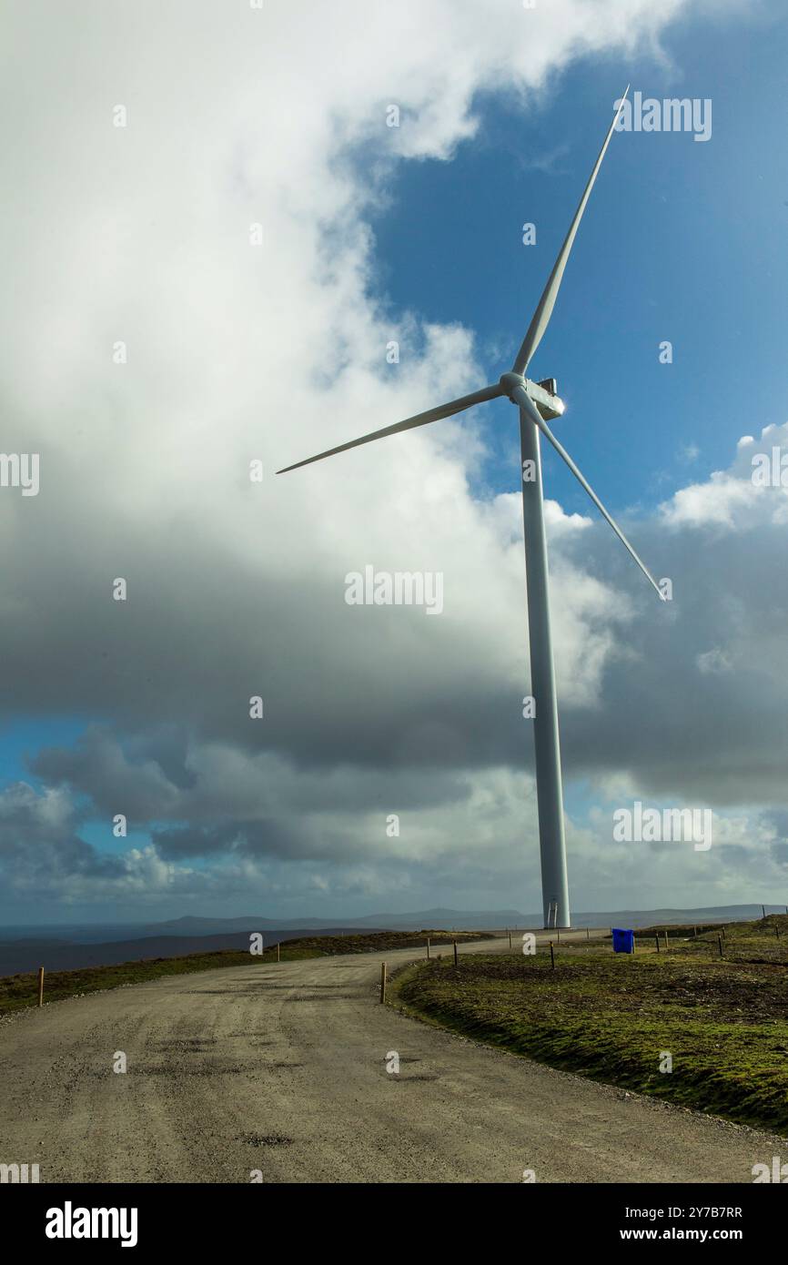 Viking Wind Farm, costituito da 103 turbine eoliche costruite da SSE sulla terraferma delle Shetland dal 2020 e completate nel 2024 Foto Stock