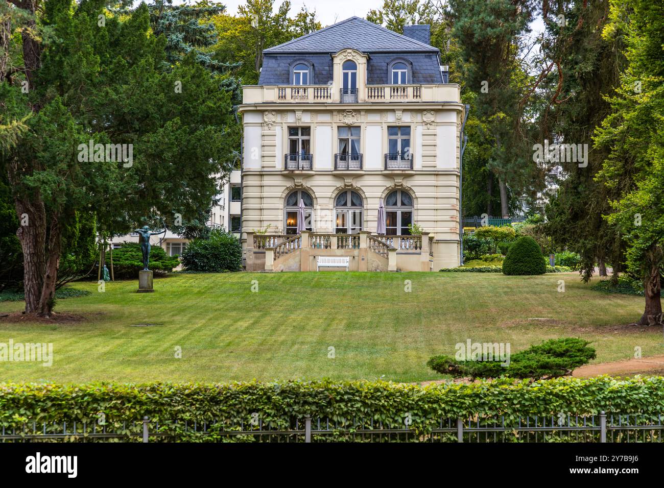 Ville termali (Villen der Bäderarchtektur) lungo la passeggiata Europa ad Ahlbeck, Heringsdorf e Bensin. Kaiserbäder, Heringsdorf, Meclemburgo-Vorpommern, Germania Foto Stock