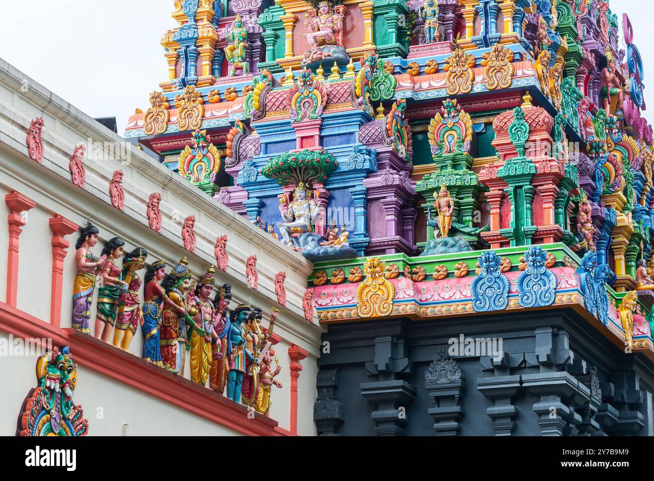 Design esterno del Tempio di Sri Thendayuthapani, stile architettonico dravidiano. Singapore. Foto Stock